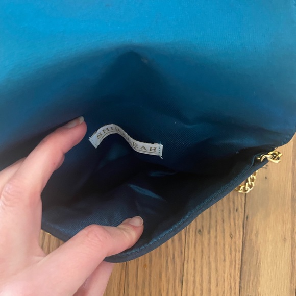 Wristlet with gold chain - Picture 3 of 5